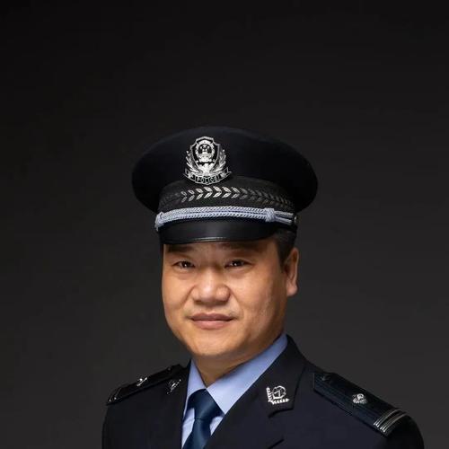 警察主播的反诈之路：反诈警官老陈如何走红？